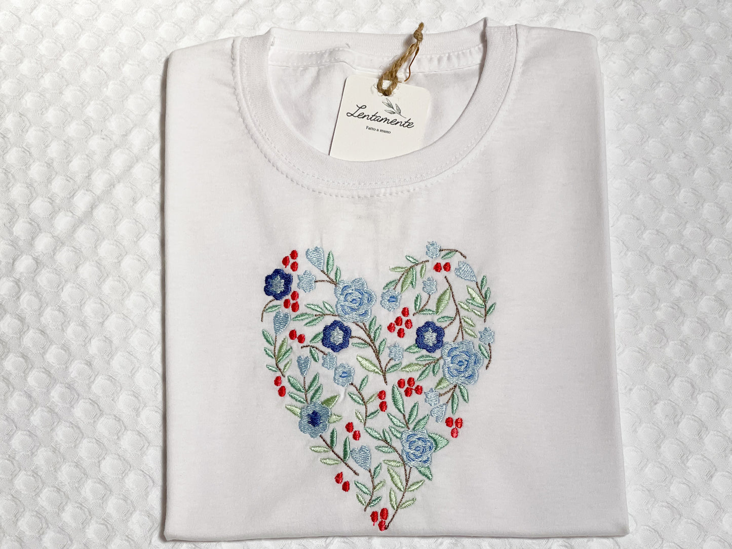 T-shirt Cuore a Fiori Azzurri