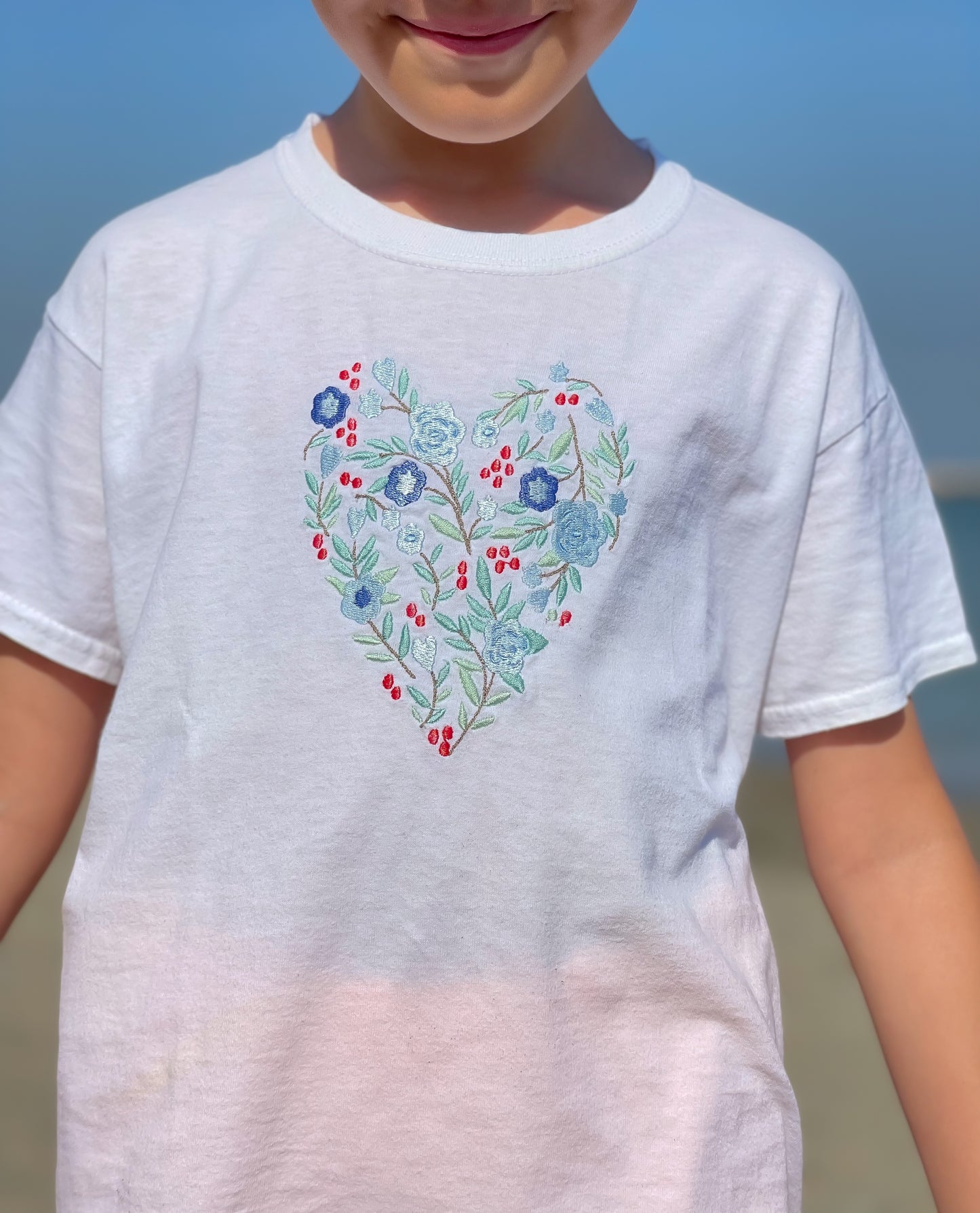 T-shirt Cuore a Fiori Azzurri